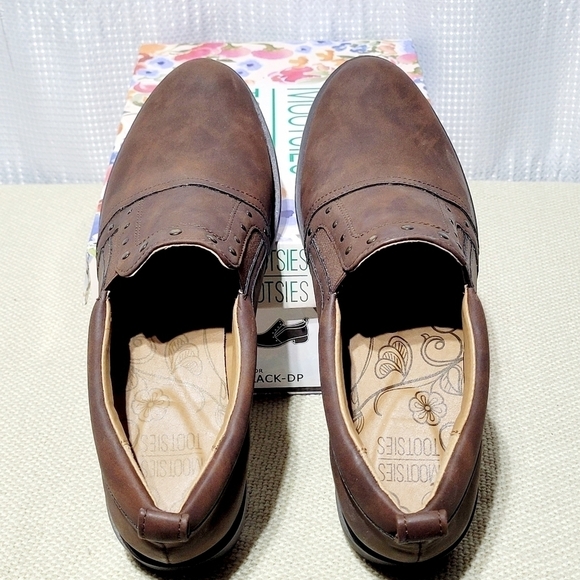 NWT Mootsie Tootsie Kira Distressed Chocolate Slip-on (9.5M) - Picture 6 of 12